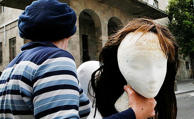 "רב הקהילה 'ארב' לי ליד הבית כי חבשתי מטפחת ולא פאה"