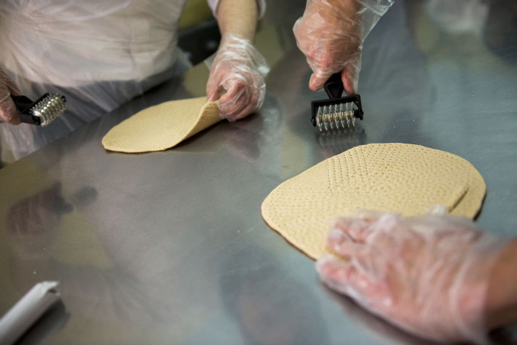 בעל מאפיית המצות התחייב לשלם מאה אלף שקל קנס