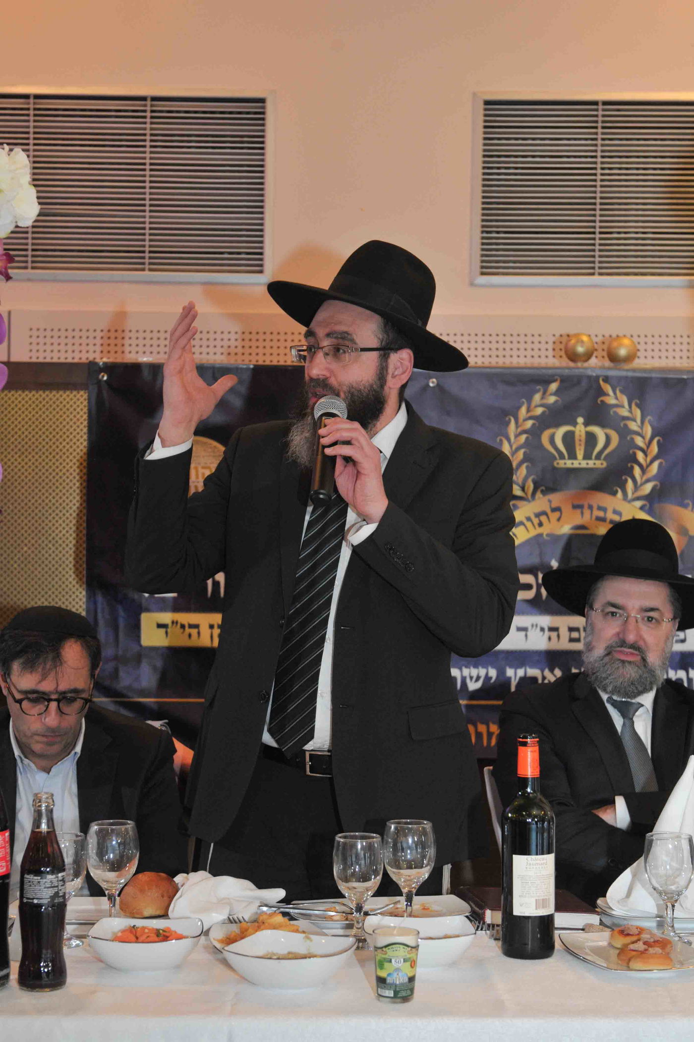 גלריה: הכנסת ספר תורה לזכר נרצחי הטבח בהיפר-כשר בפריז