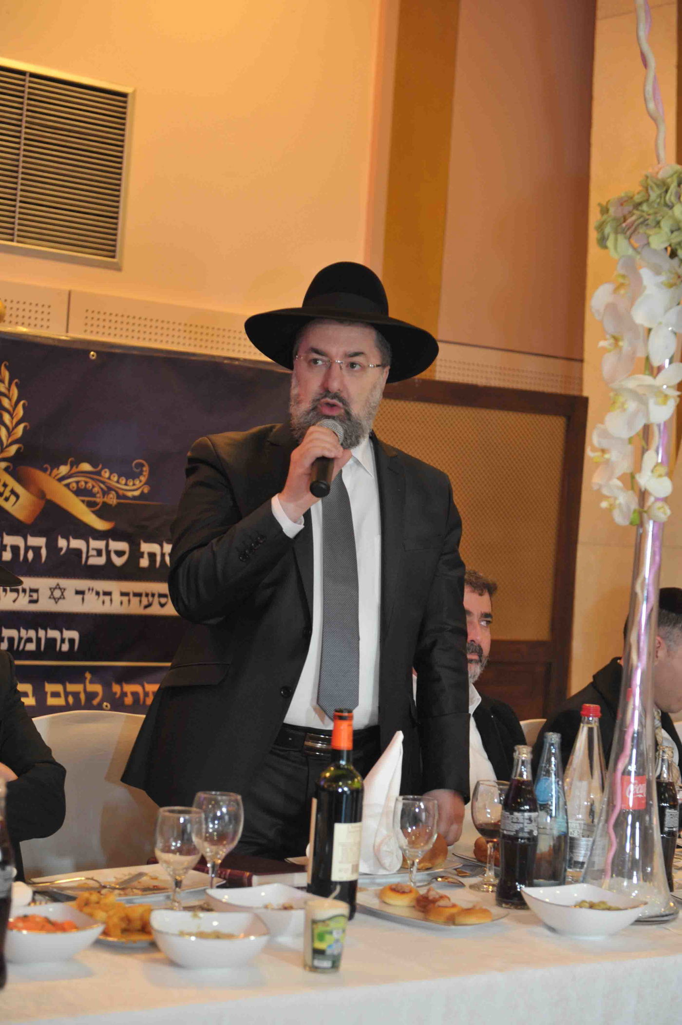 גלריה: הכנסת ספר תורה לזכר נרצחי הטבח בהיפר-כשר בפריז