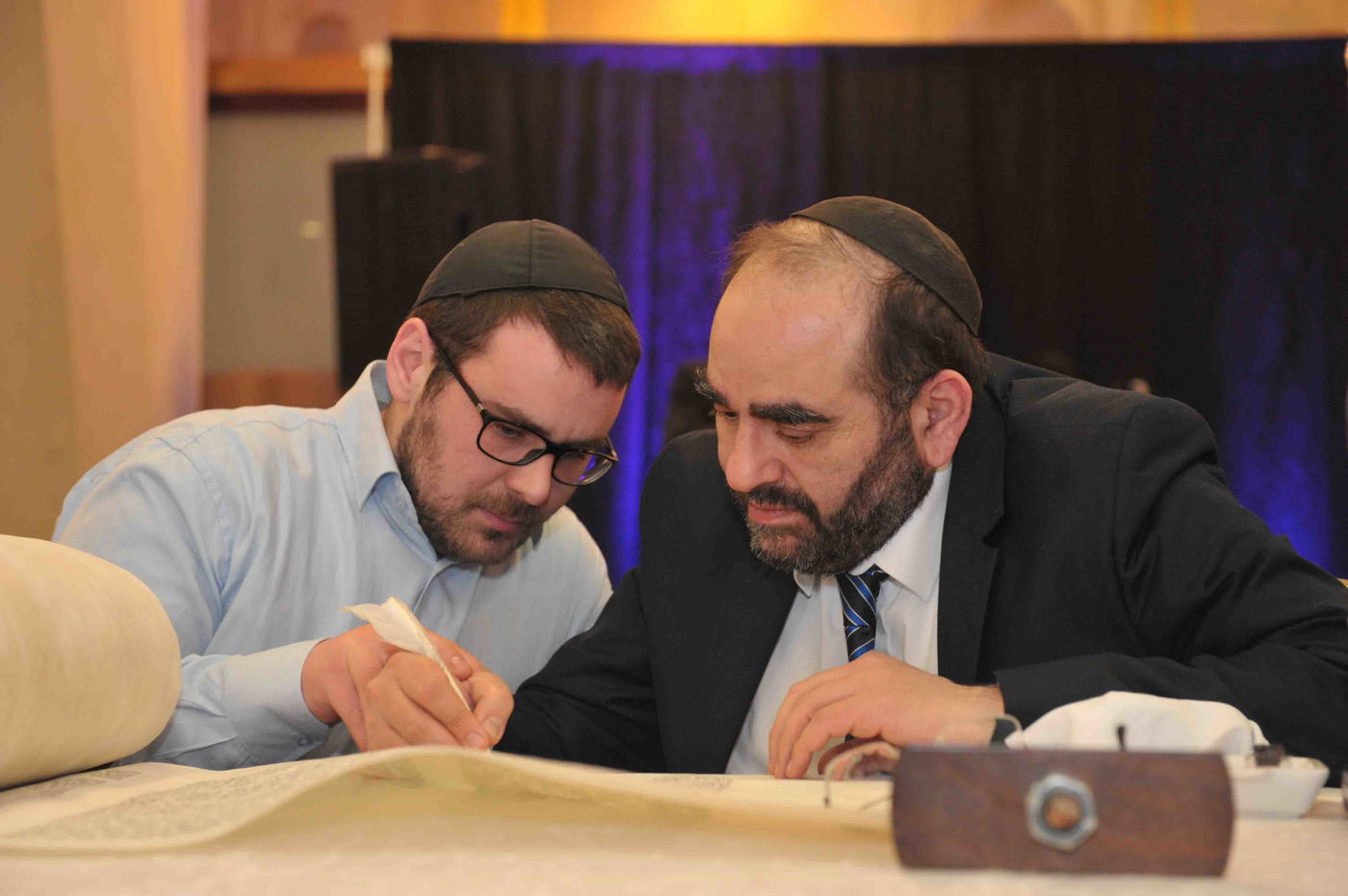 גלריה: הכנסת ספר תורה לזכר נרצחי הטבח בהיפר-כשר בפריז