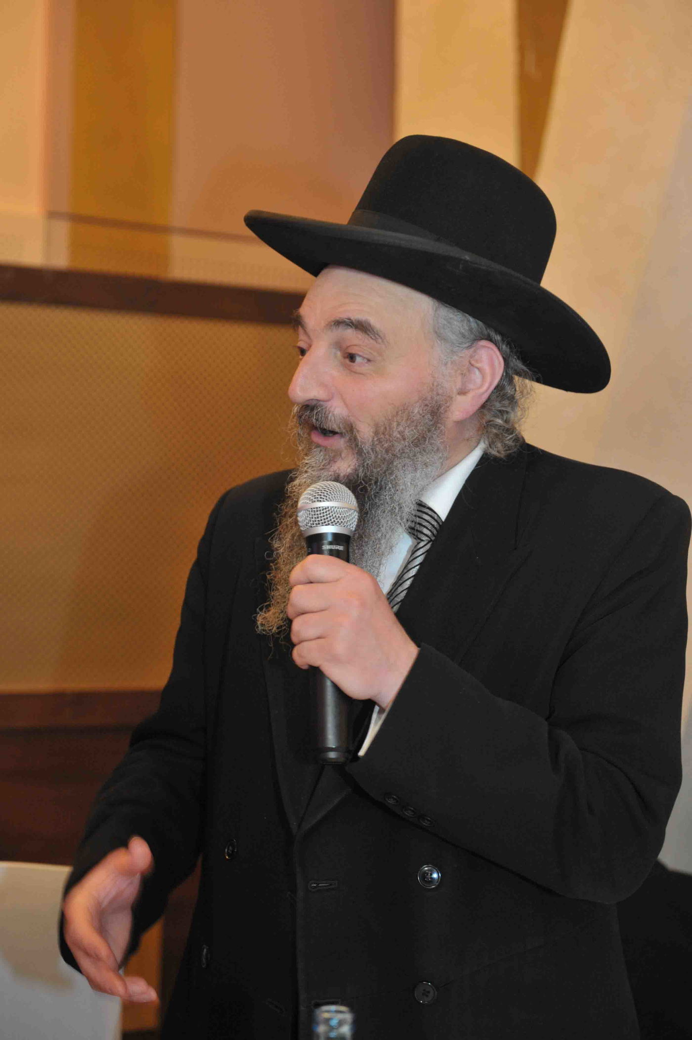 גלריה: הכנסת ספר תורה לזכר נרצחי הטבח בהיפר-כשר בפריז