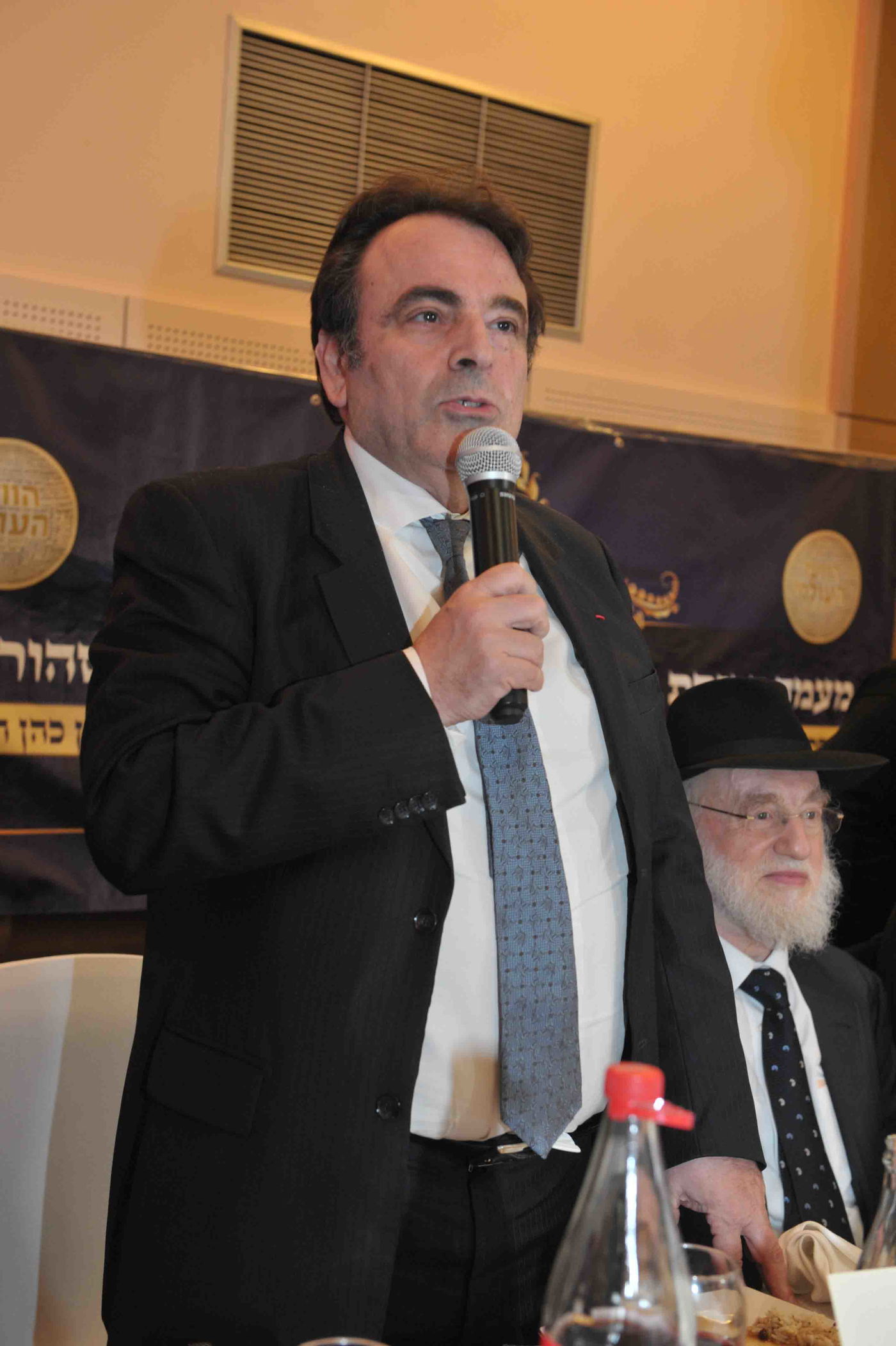 גלריה: הכנסת ספר תורה לזכר נרצחי הטבח בהיפר-כשר בפריז