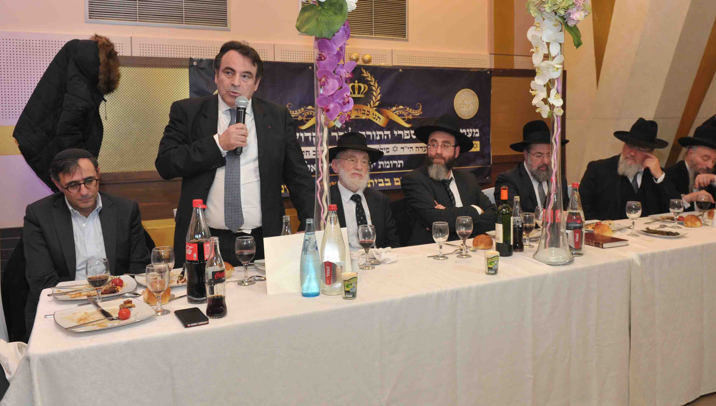 גלריה: הכנסת ספר תורה לזכר נרצחי הטבח בהיפר-כשר בפריז