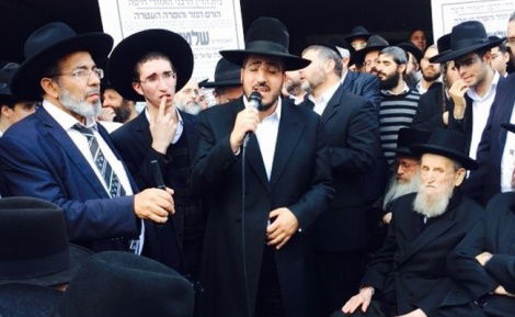 הרב שלוש הבן, במרכז