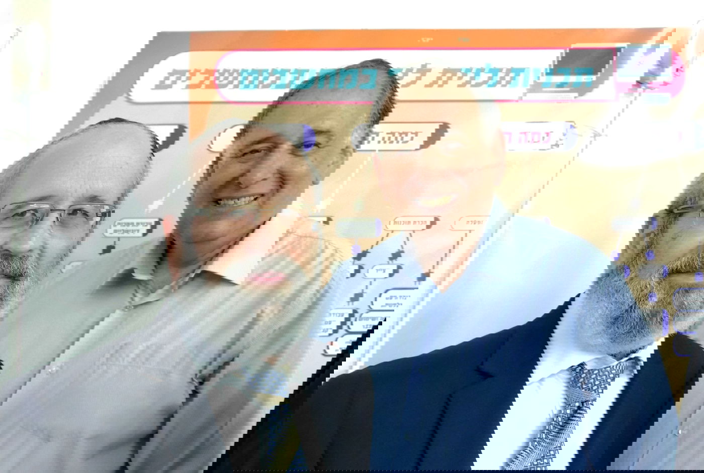 יונה יהב סייר עם מיכאל אלפר ב'בית יעקב'