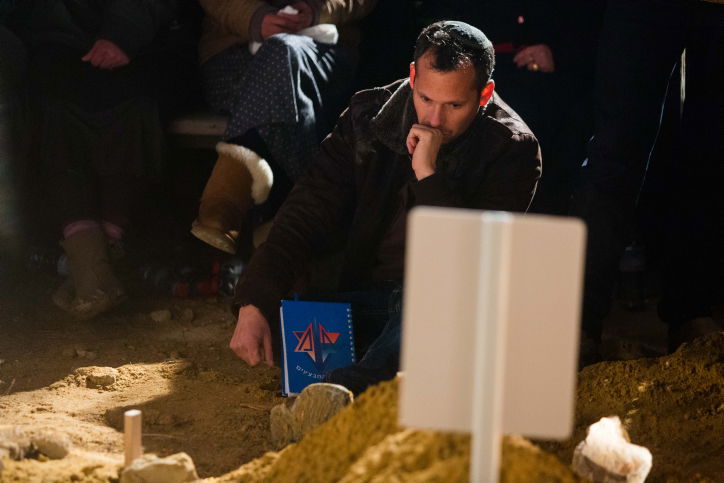 אלפים ליוו את אליאב גלמן: "התינוק לא יזכה לקבל חיבוק ממך"