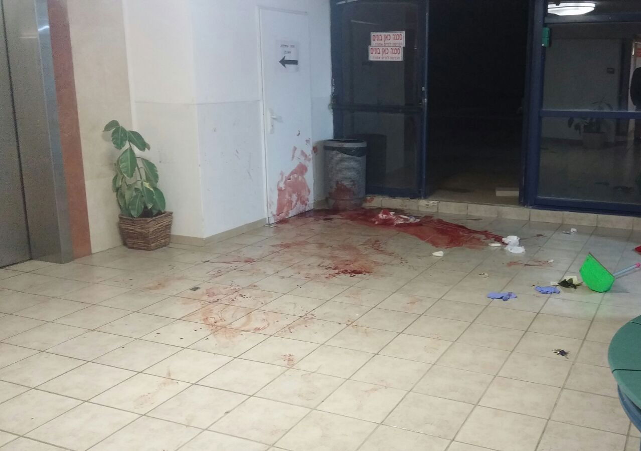 הלילה במעלה אדומים: מאבטח נפצע אנוש בפיגוע דקירה