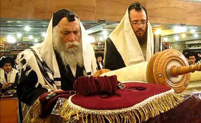 צפו בווידאו: ראש ישיבת פוניבז' זצ"ל עולה לתורה