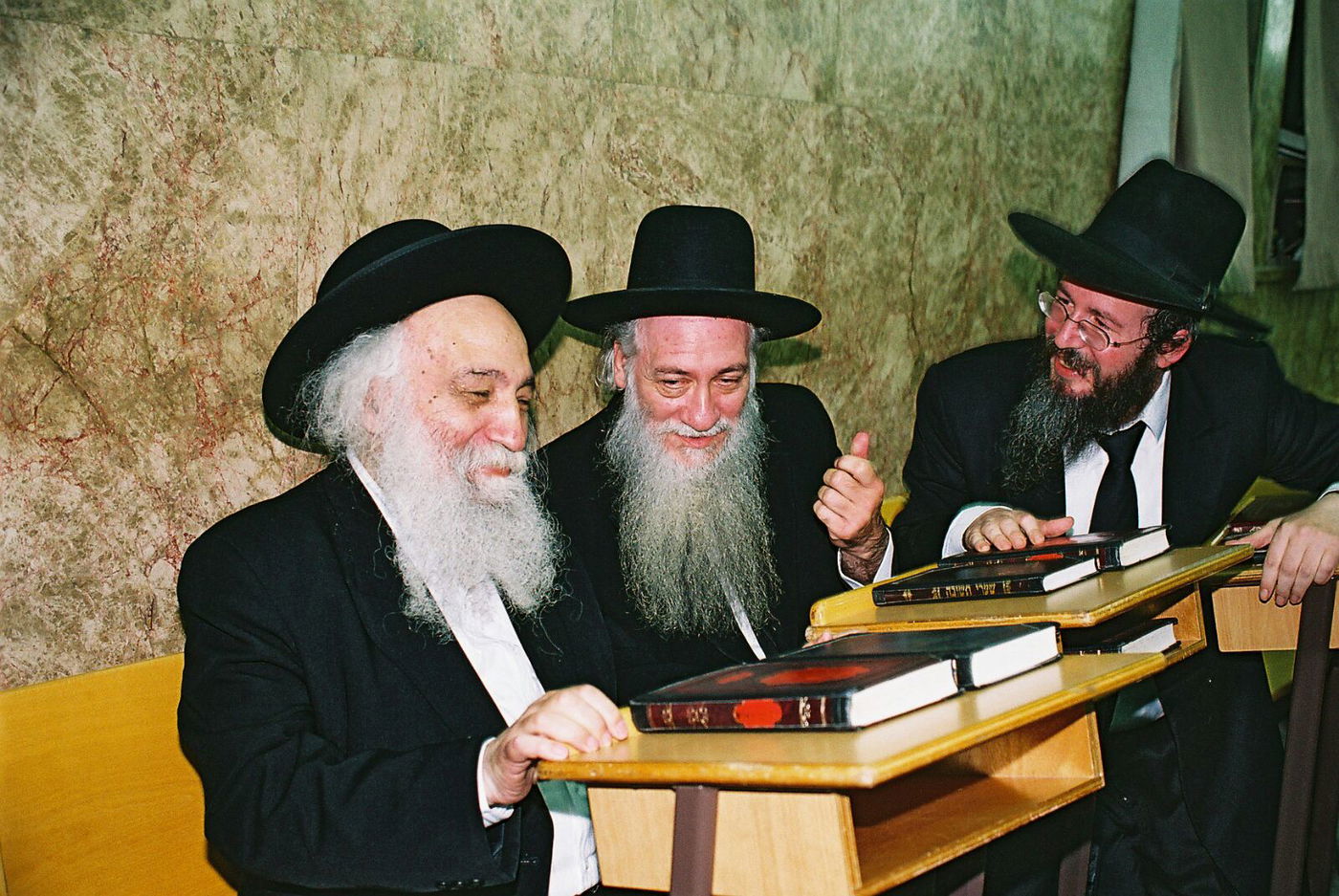 הגרח"ש ליבוביץ עם הגר"א כהנמן והגרח"פ ברמן