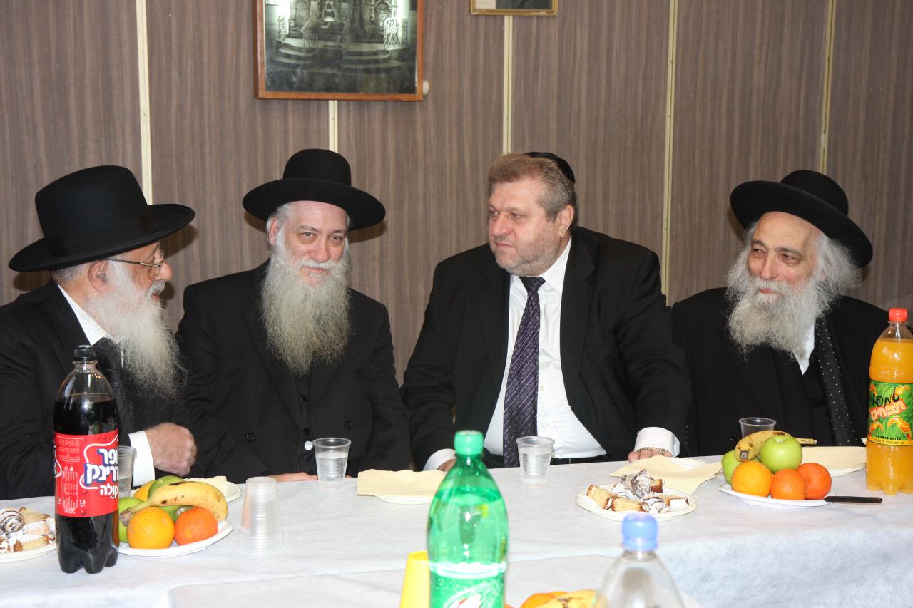 מימין: הגרח"ש ליבוביץ