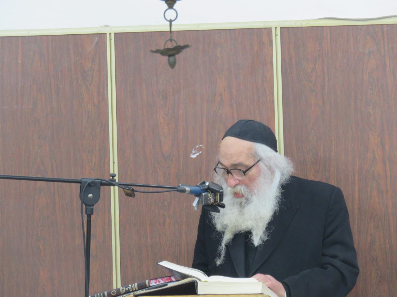 צפו: מראות מחייו של ראש ישיבת פוניבז' הגאון רבי חיים שלמה ליבוביץ' זצ"ל