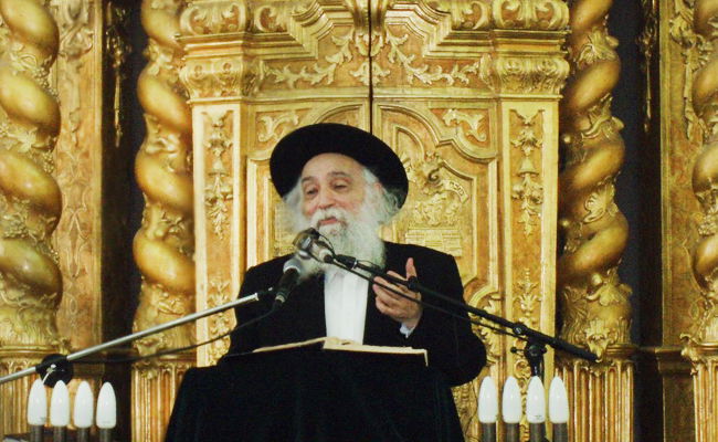 הגרח"ש ליבוביץ זצ"ל במסירת שיעור בפוניבז'