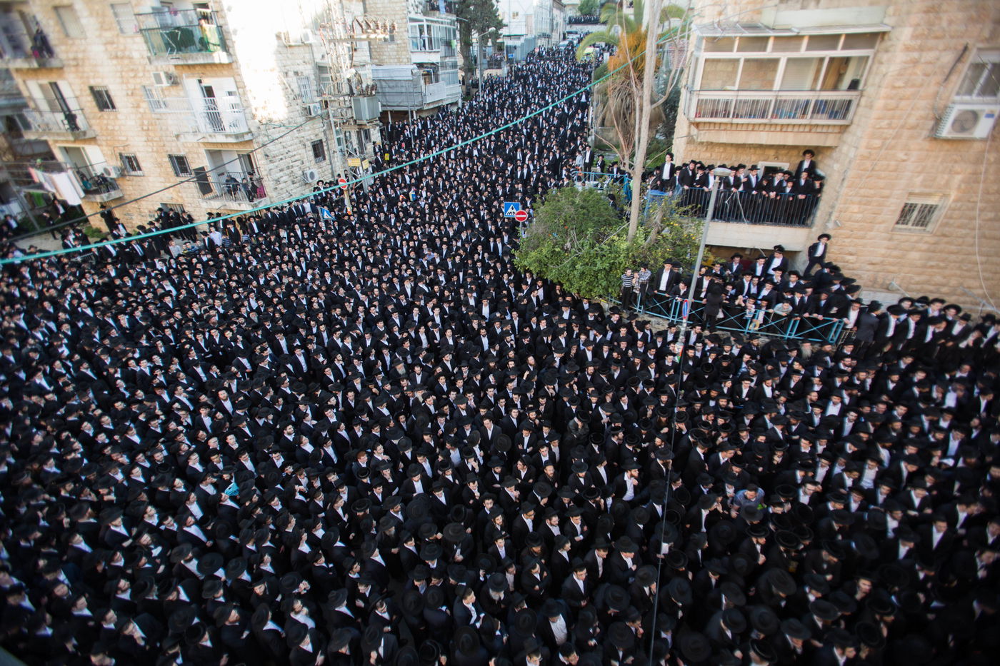 בדמע וכאב: אלפים נפרדו מראש ישיבת פוניבז'