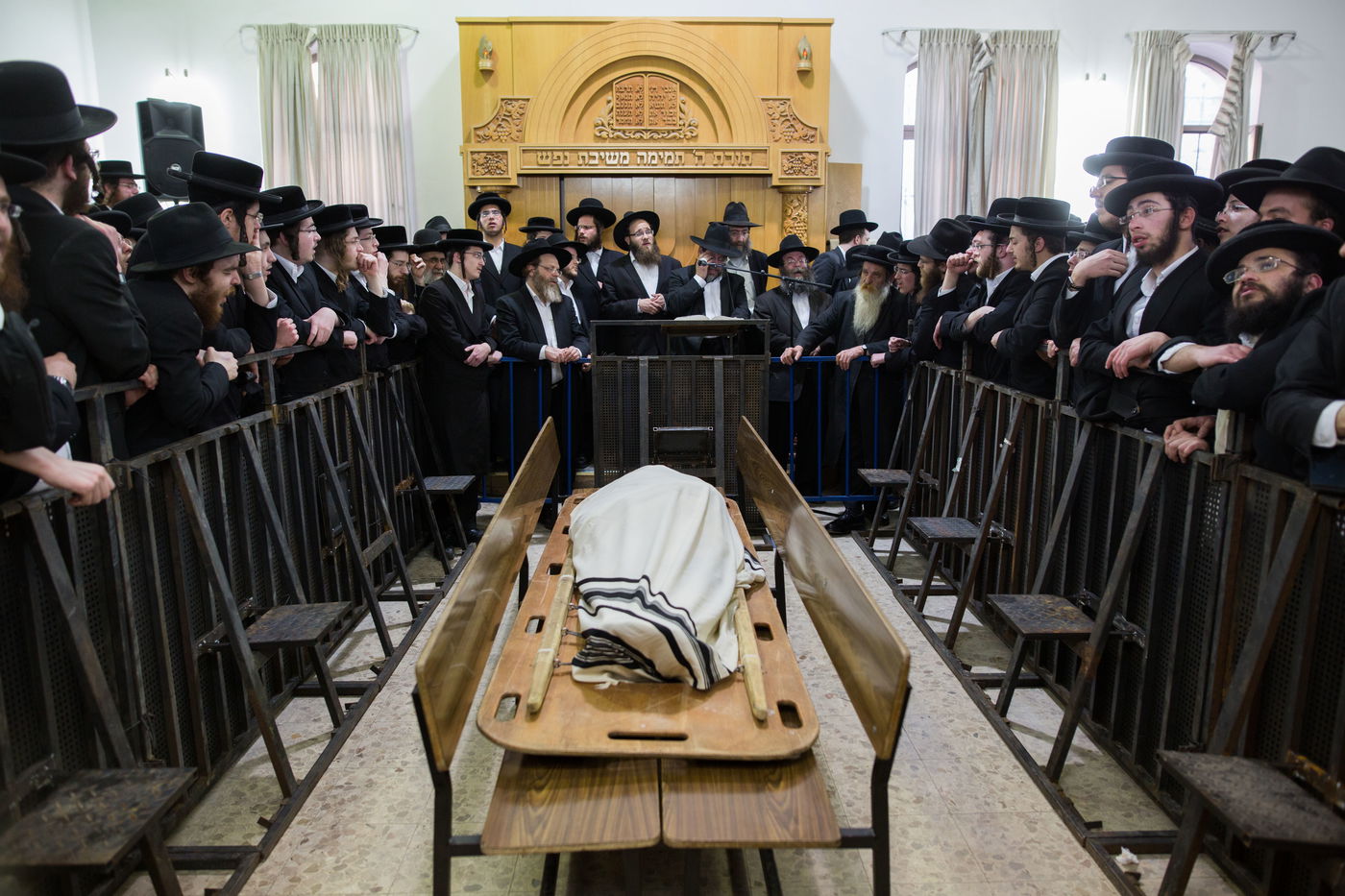 בדמע וכאב: אלפים נפרדו מראש ישיבת פוניבז'