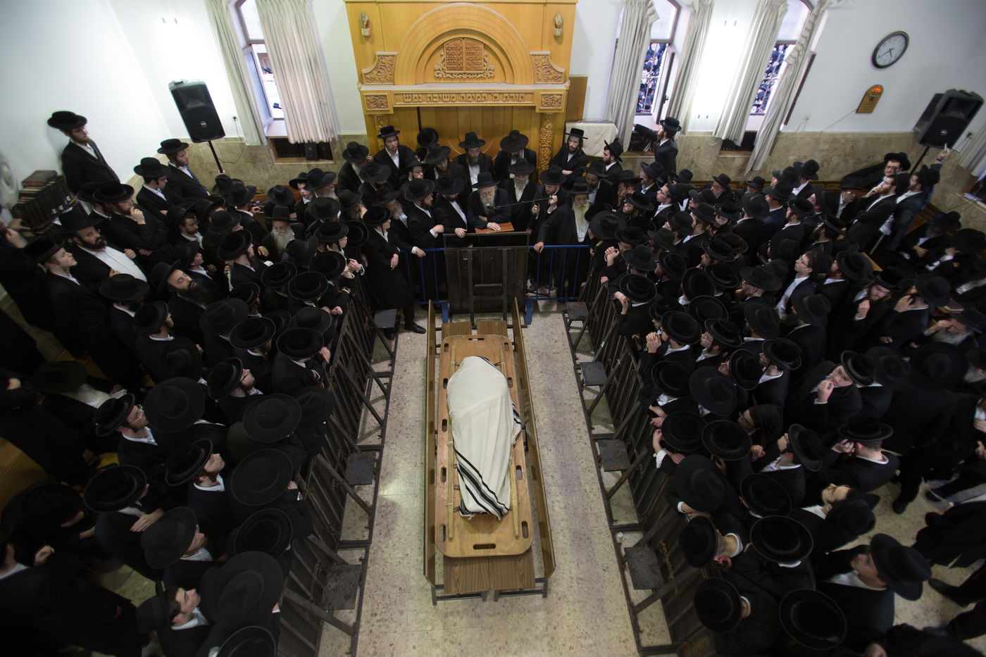 בדמע וכאב: אלפים נפרדו מראש ישיבת פוניבז'