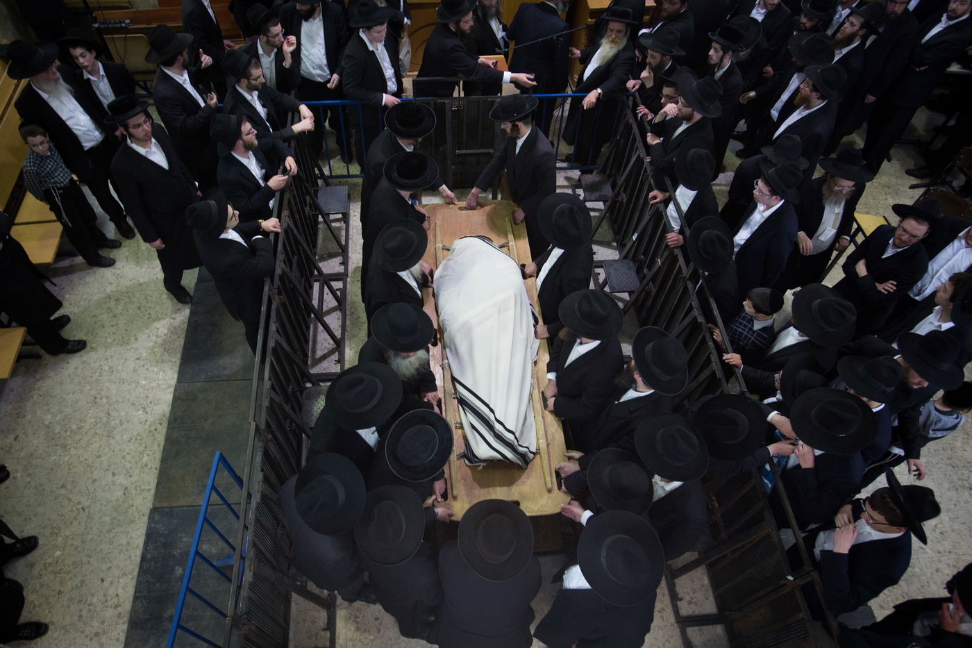 בדמע וכאב: אלפים נפרדו מראש ישיבת פוניבז'