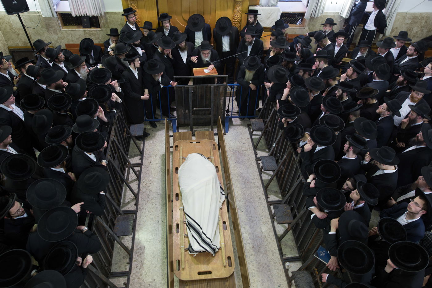 בדמע וכאב: אלפים נפרדו מראש ישיבת פוניבז'