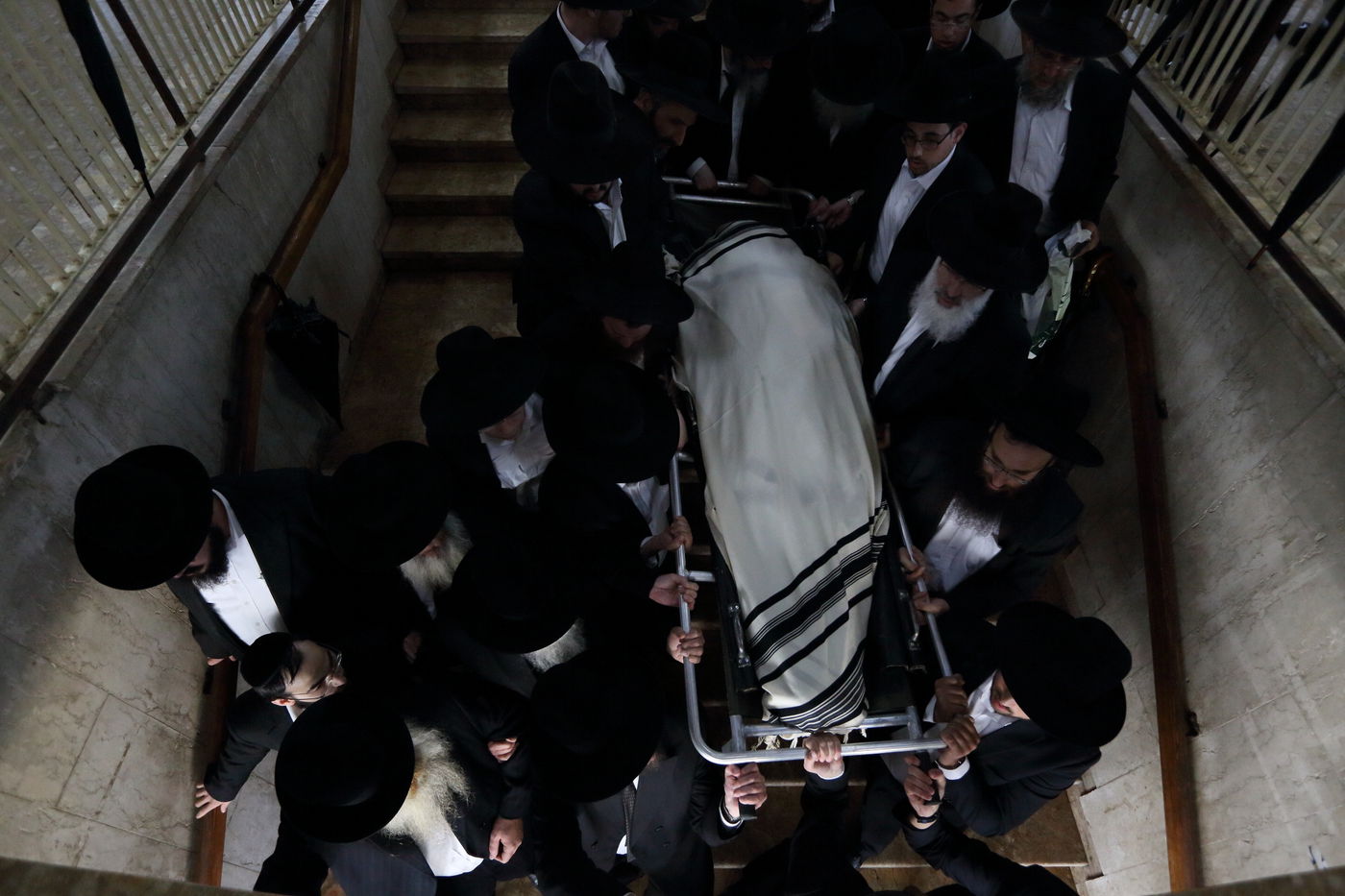 בדמע וכאב: אלפים נפרדו מראש ישיבת פוניבז'