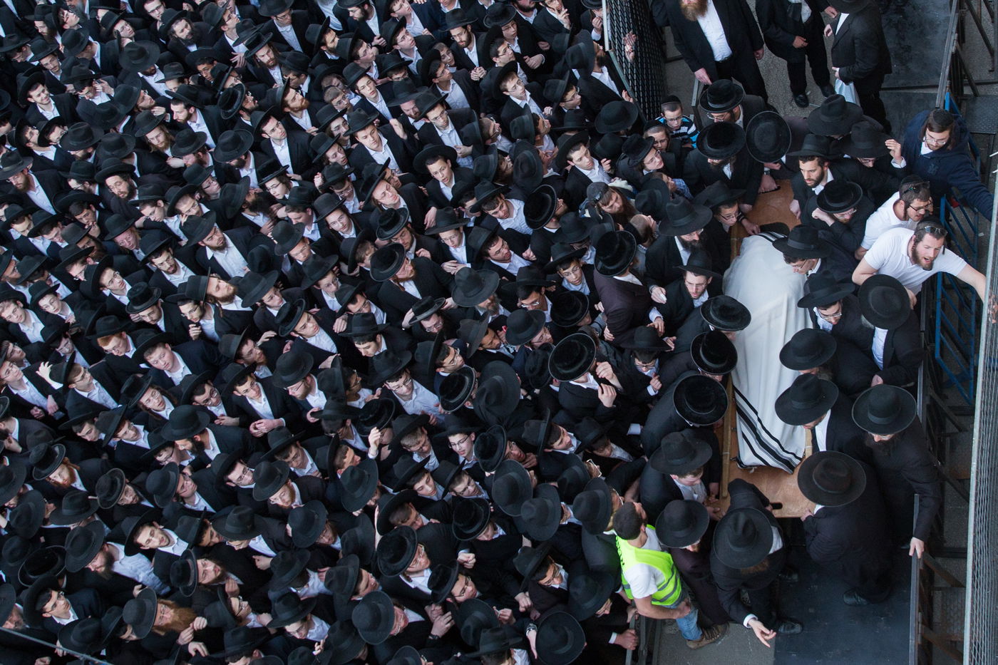 בדמע וכאב: אלפים נפרדו מראש ישיבת פוניבז'