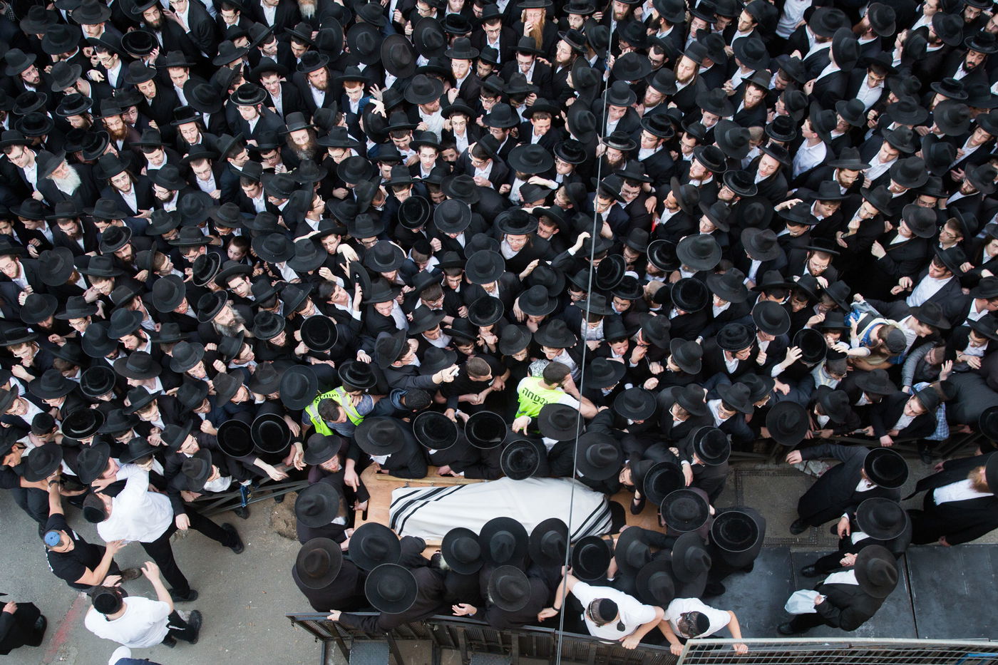 בדמע וכאב: אלפים נפרדו מראש ישיבת פוניבז'