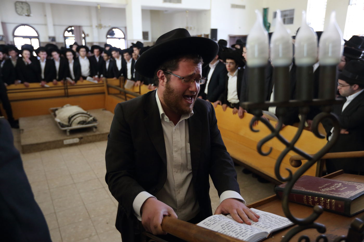 בדמע וכאב: אלפים נפרדו מראש ישיבת פוניבז'