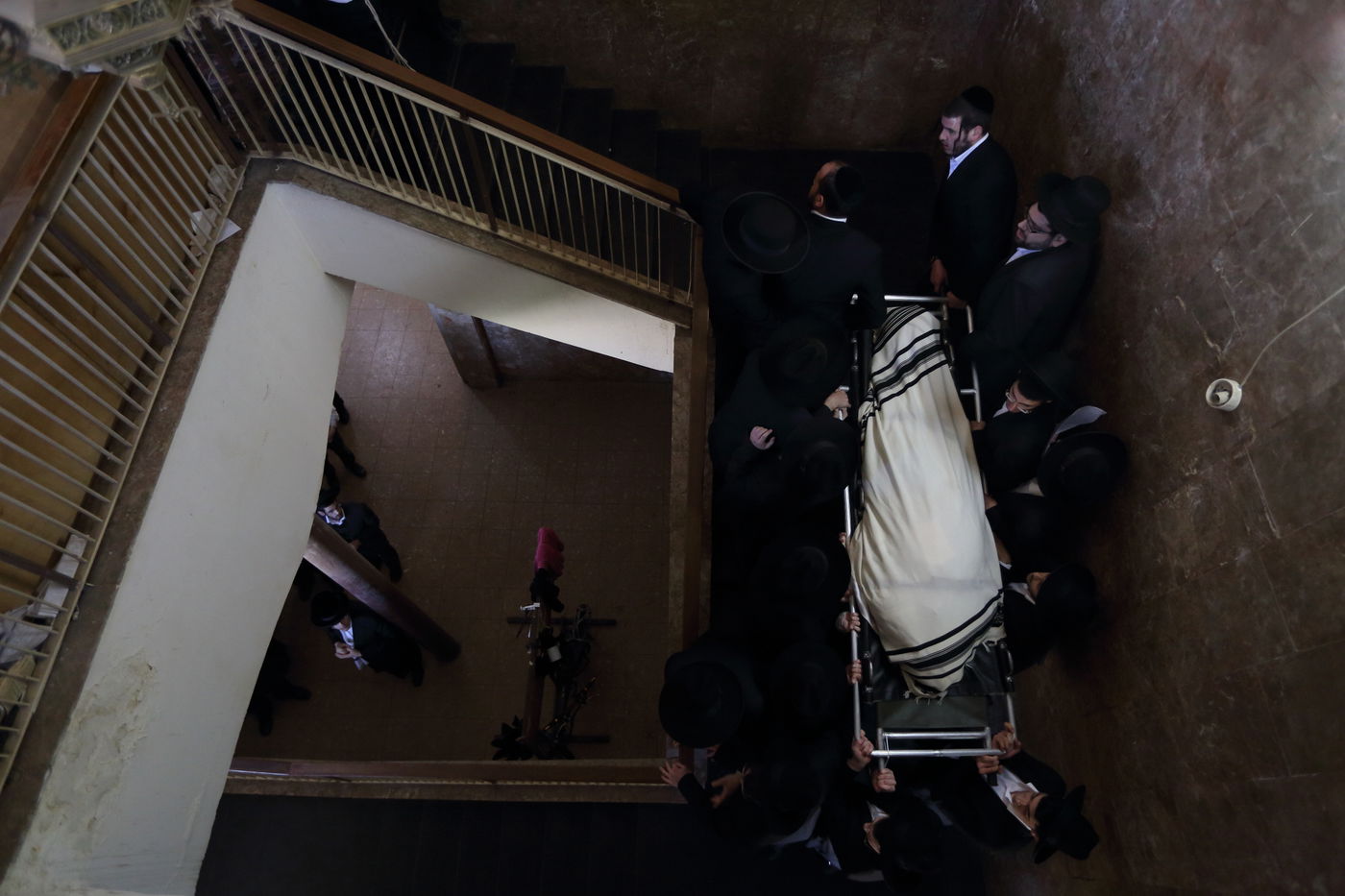 בדמע וכאב: אלפים נפרדו מראש ישיבת פוניבז'