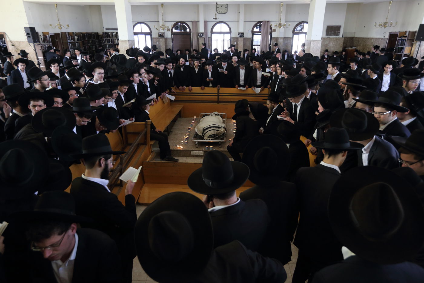 בדמע וכאב: אלפים נפרדו מראש ישיבת פוניבז'