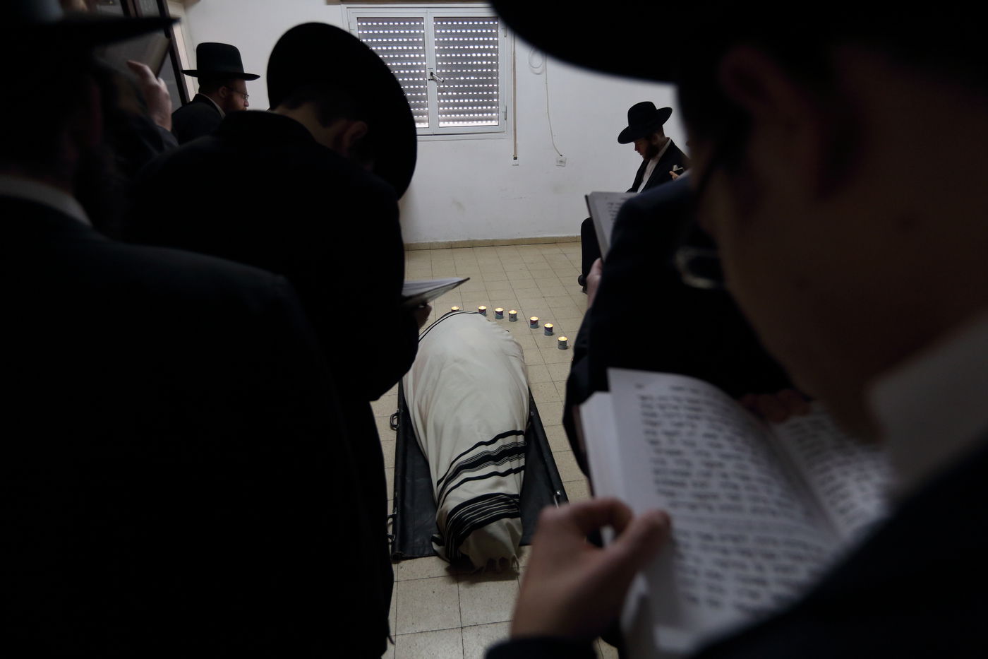 בדמע וכאב: אלפים נפרדו מראש ישיבת פוניבז'