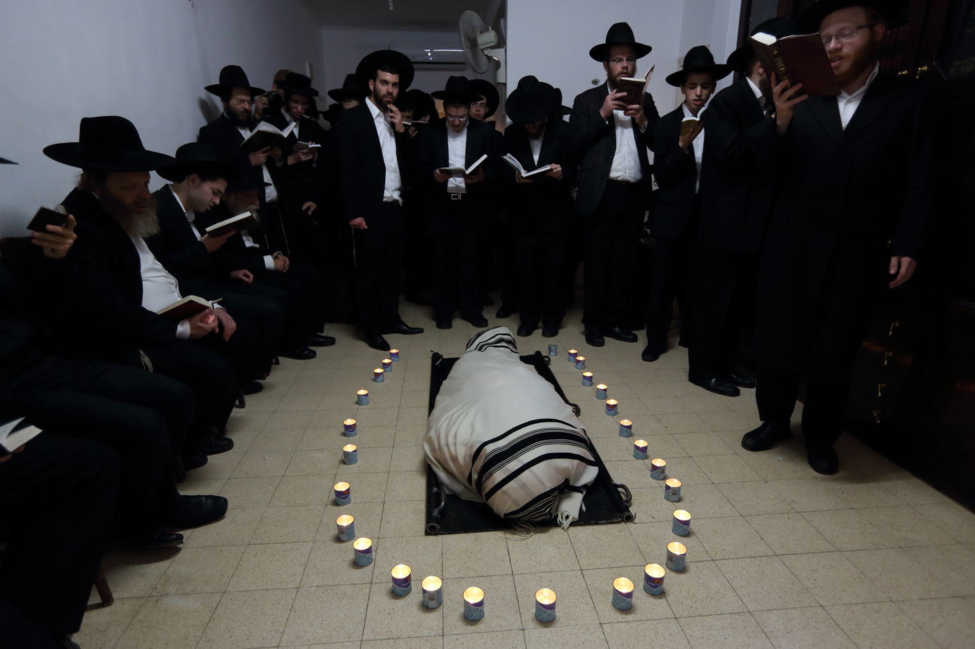 בדמע וכאב: אלפים נפרדו מראש ישיבת פוניבז'