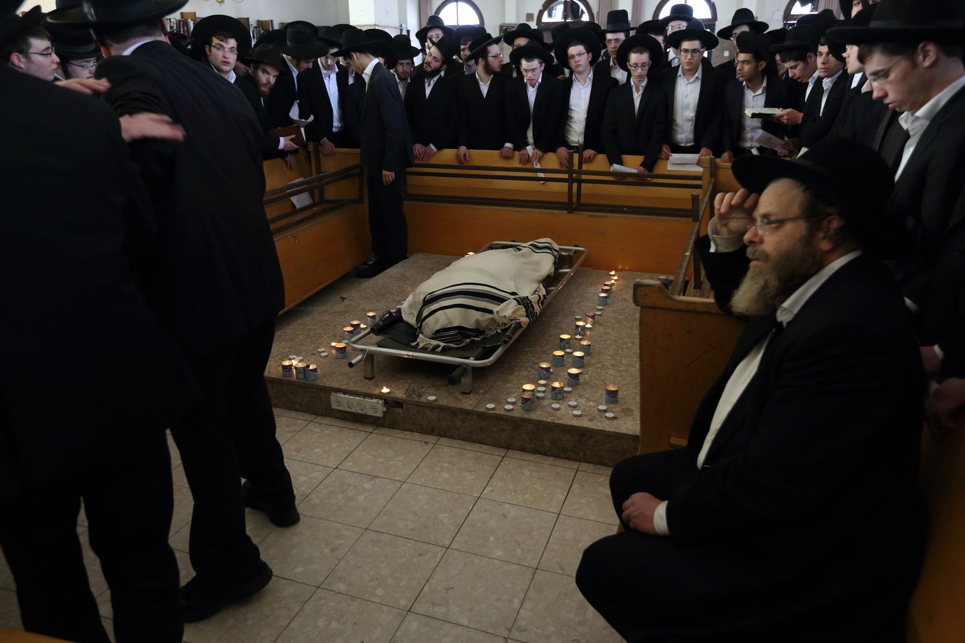 בדמע וכאב: אלפים נפרדו מראש ישיבת פוניבז'