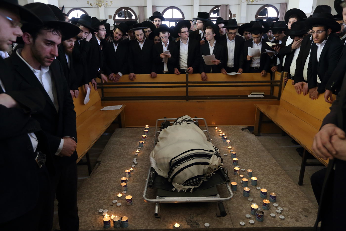 בדמע וכאב: אלפים נפרדו מראש ישיבת פוניבז'