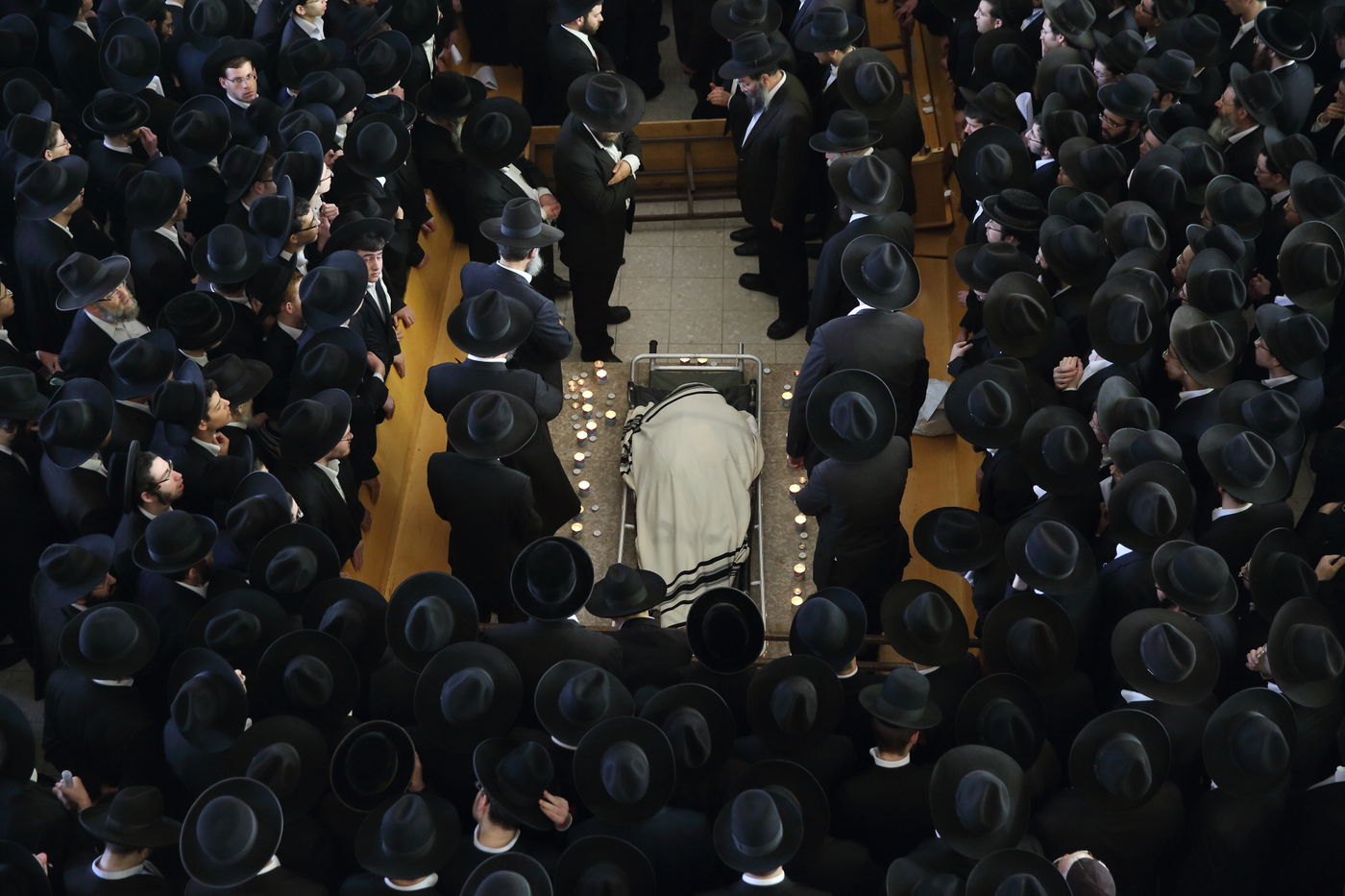 בדמע וכאב: אלפים נפרדו מראש ישיבת פוניבז'