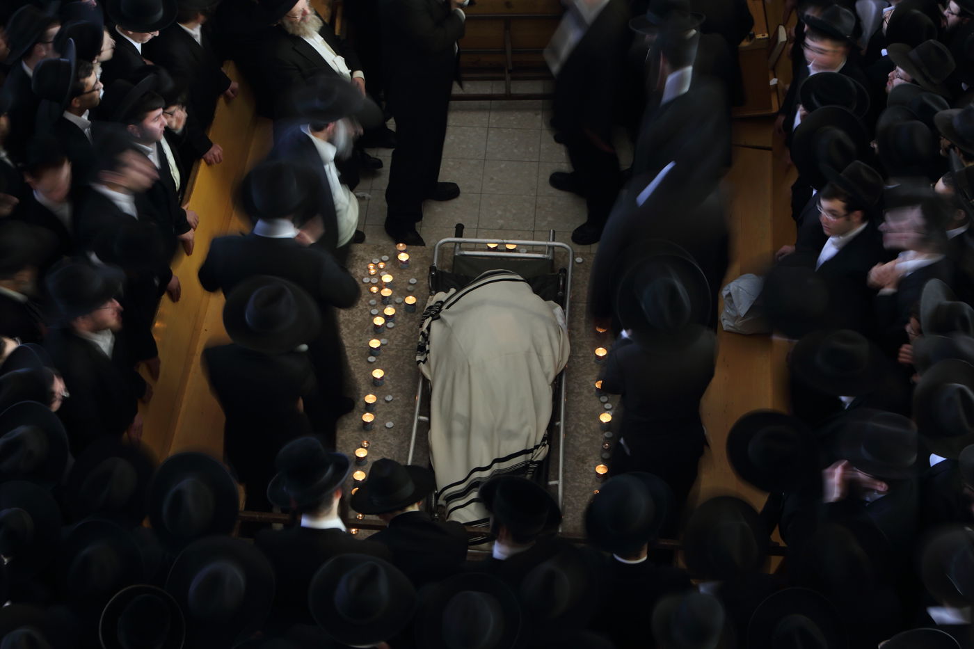 בדמע וכאב: אלפים נפרדו מראש ישיבת פוניבז'