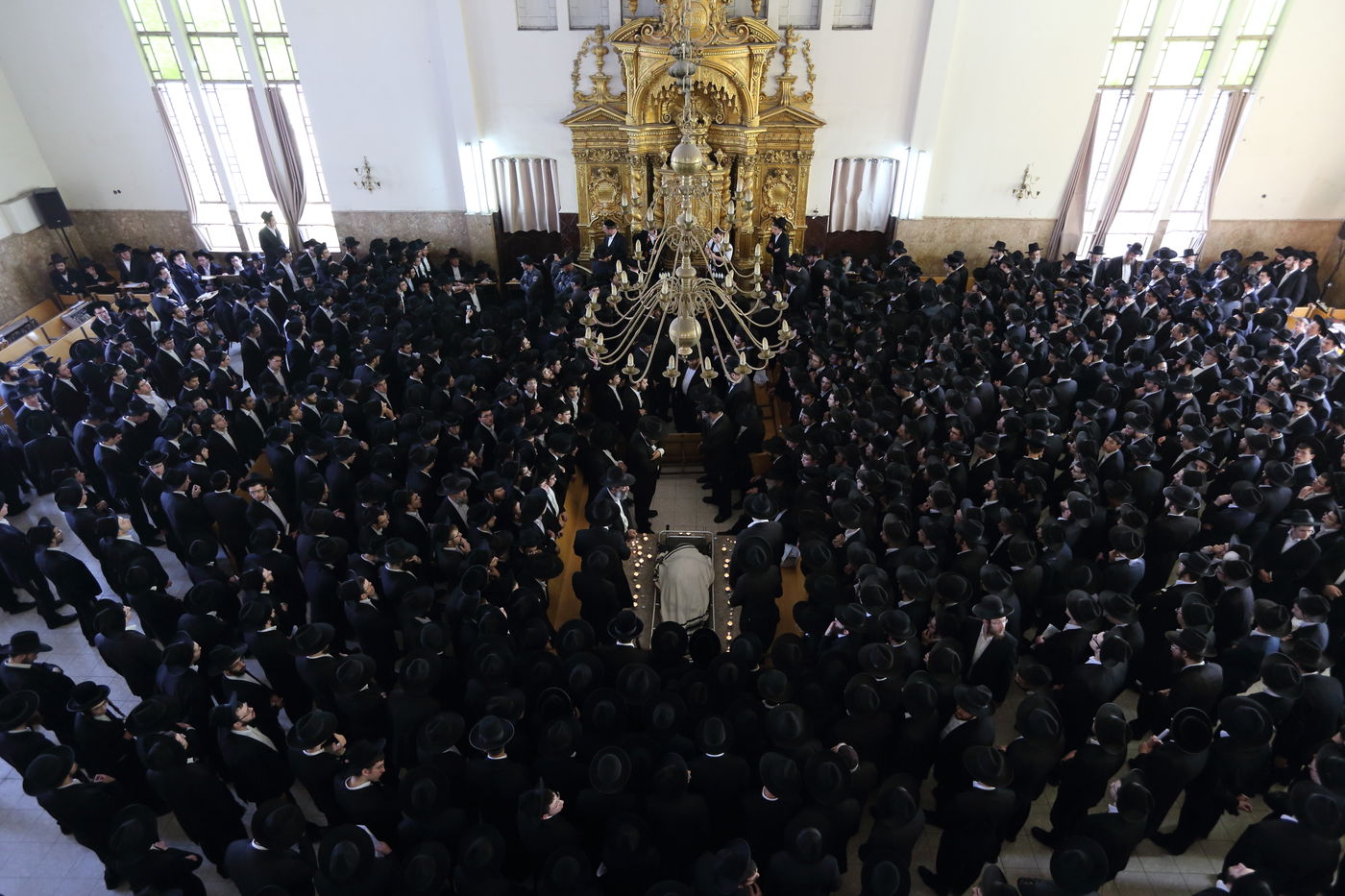 בדמע וכאב: אלפים נפרדו מראש ישיבת פוניבז'