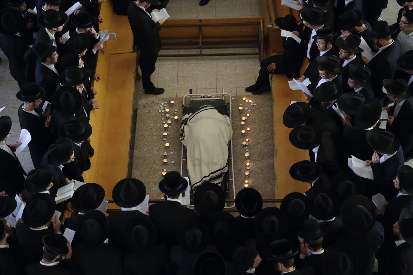 בדמע וכאב: אלפים נפרדו מראש ישיבת פוניבז'