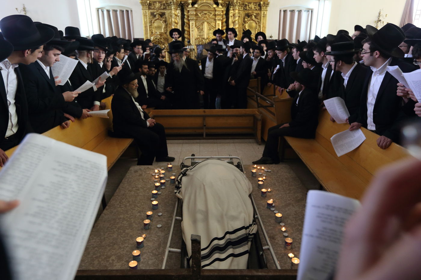 בדמע וכאב: אלפים נפרדו מראש ישיבת פוניבז'