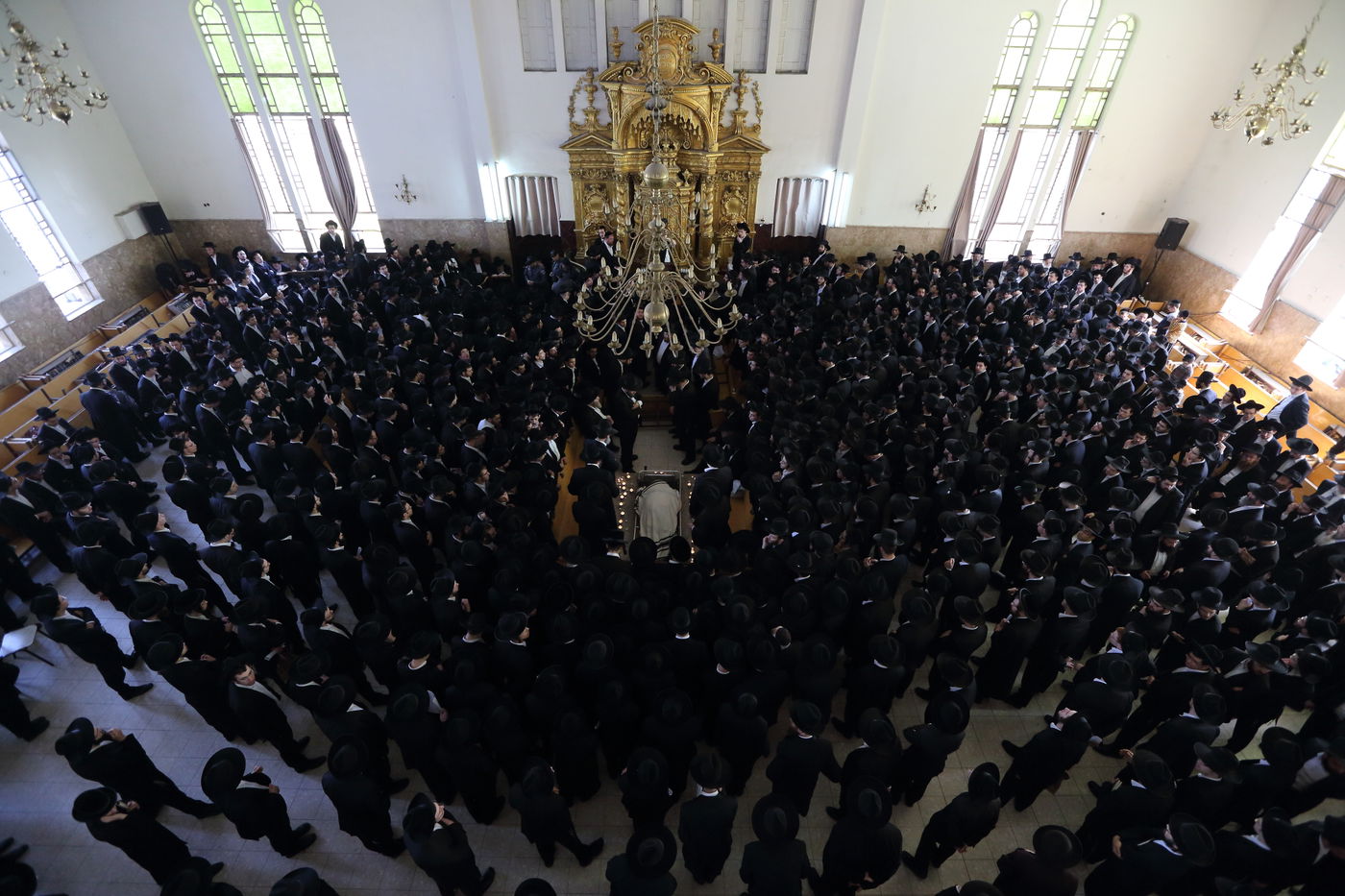 בדמע וכאב: אלפים נפרדו מראש ישיבת פוניבז'