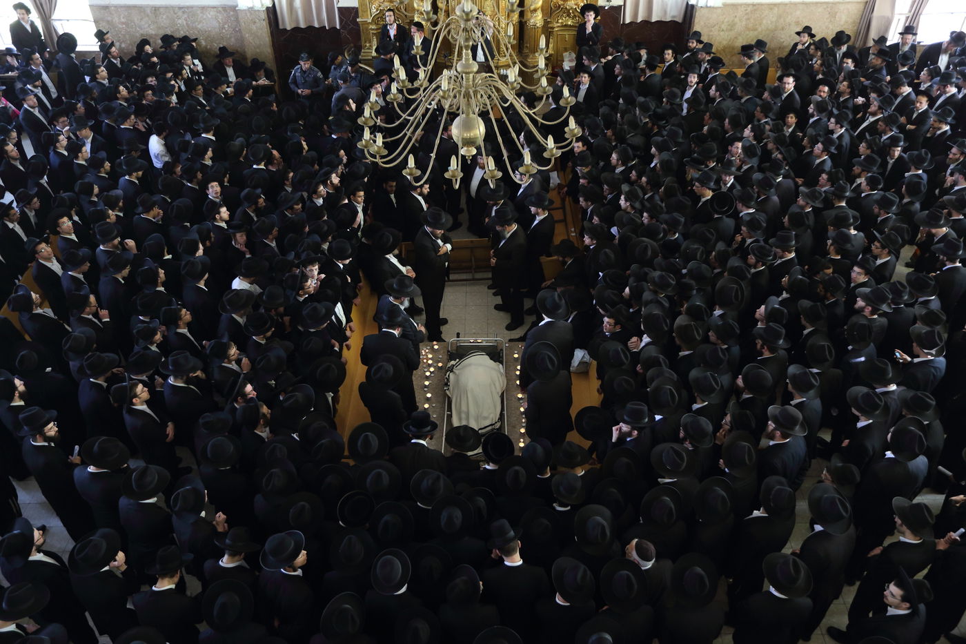 בדמע וכאב: אלפים נפרדו מראש ישיבת פוניבז'