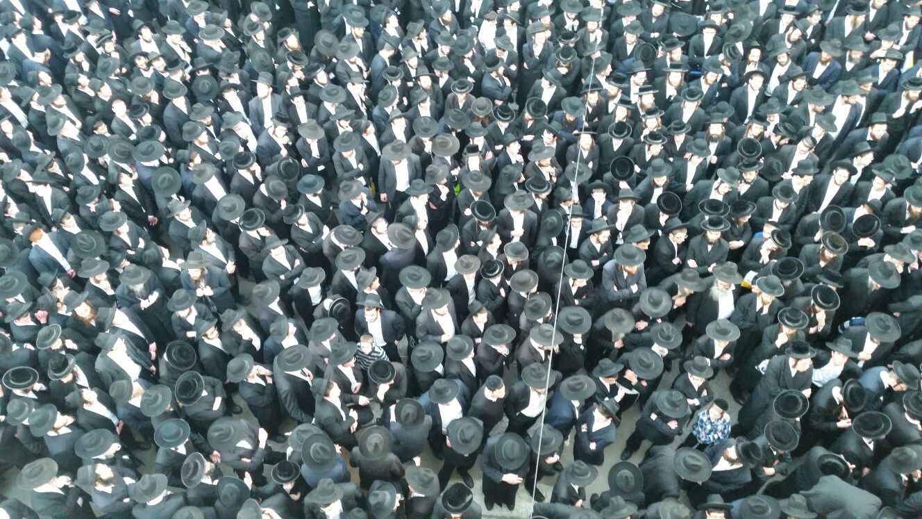 הלווית הגרח"ש ליבוביץ זצ"ל בישיבת קמניץ: צפו בקדיש ובאלפי המלווים