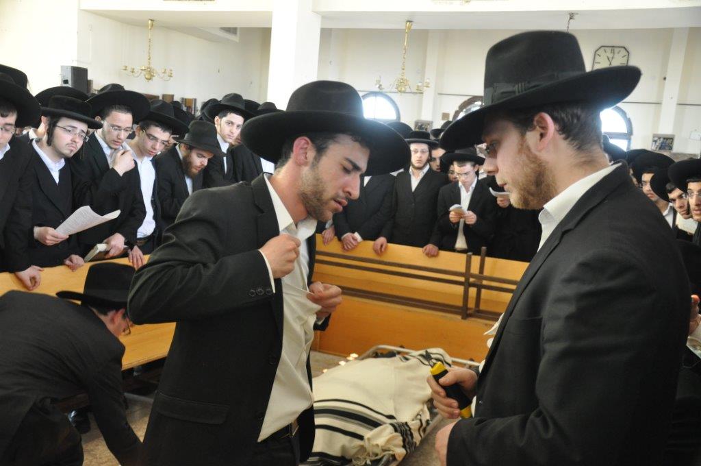 תיעוד מקיף: אלפים בהלווית ראש הישיבה הגרח"ש ליבוביץ זצ"ל