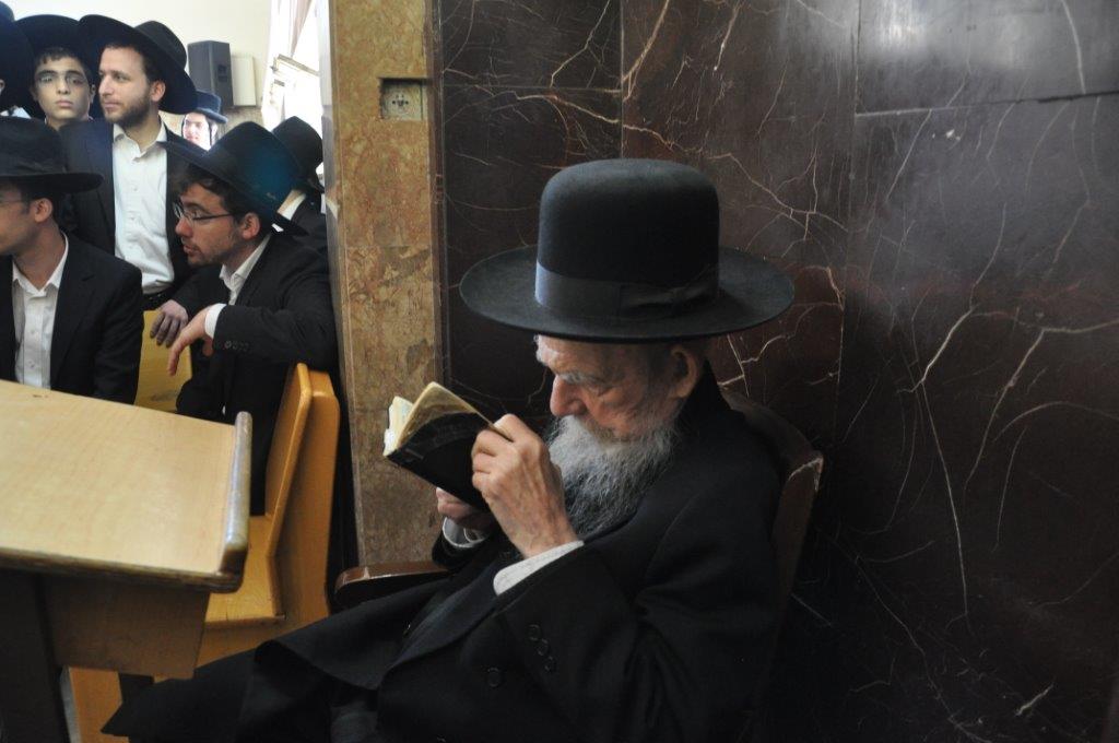 תיעוד מקיף: אלפים בהלווית ראש הישיבה הגרח"ש ליבוביץ זצ"ל