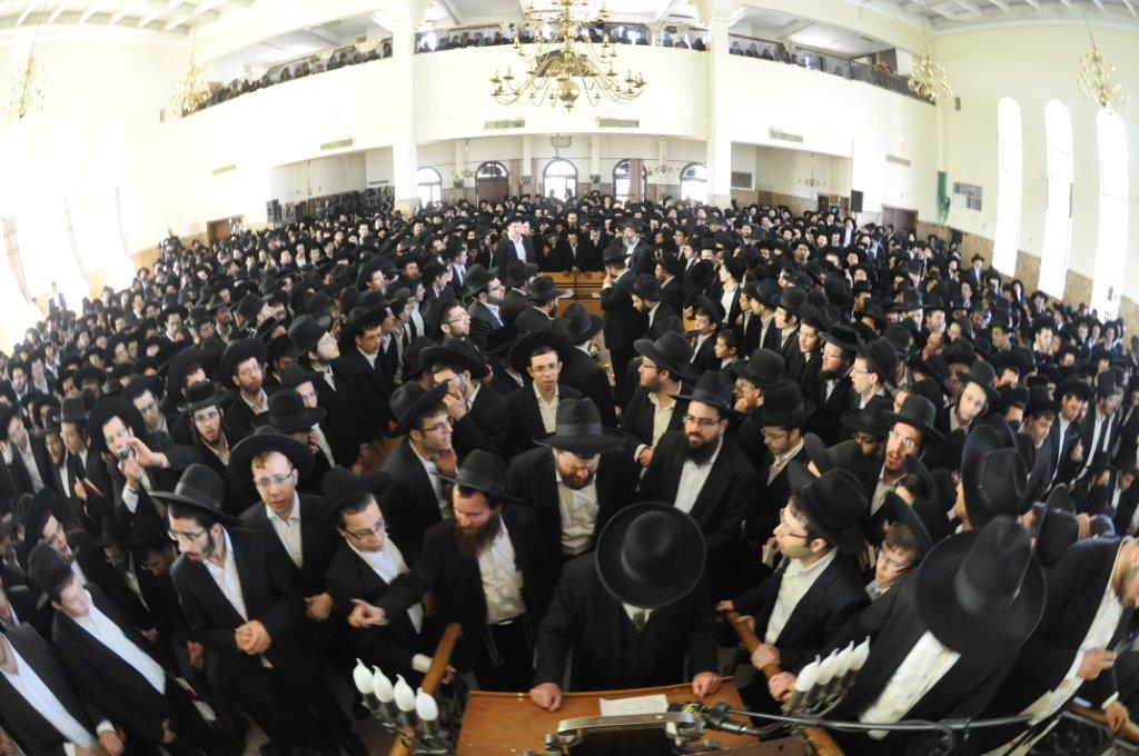 תיעוד מקיף: אלפים בהלווית ראש הישיבה הגרח"ש ליבוביץ זצ"ל