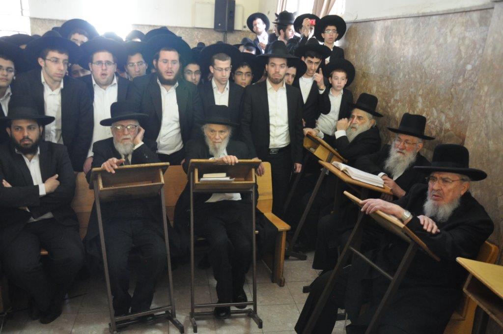 תיעוד מקיף: אלפים בהלווית ראש הישיבה הגרח"ש ליבוביץ זצ"ל