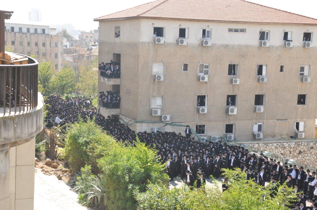 תיעוד מקיף: אלפים בהלווית ראש הישיבה הגרח"ש ליבוביץ זצ"ל