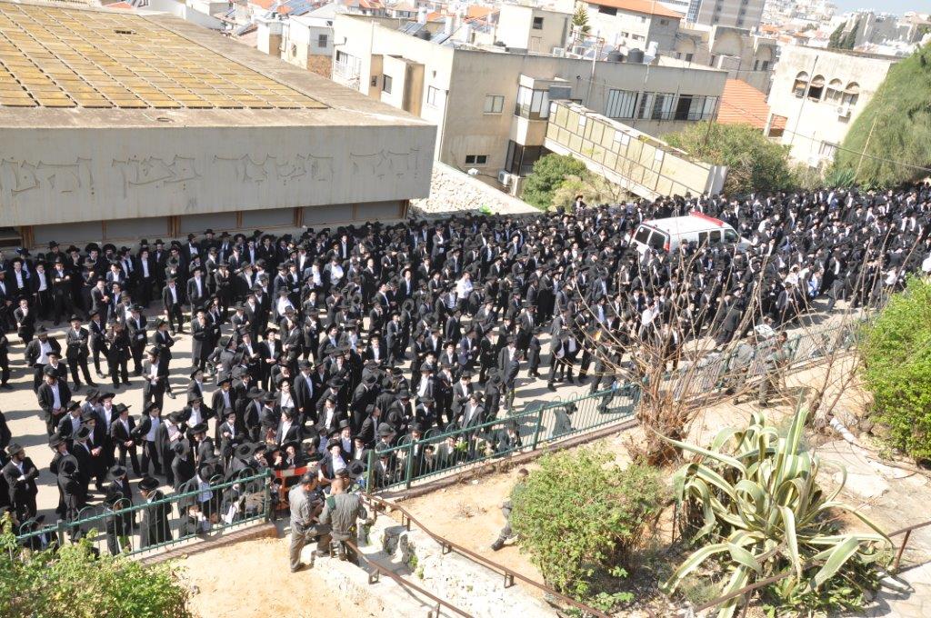 תיעוד מקיף: אלפים בהלווית ראש הישיבה הגרח"ש ליבוביץ זצ"ל