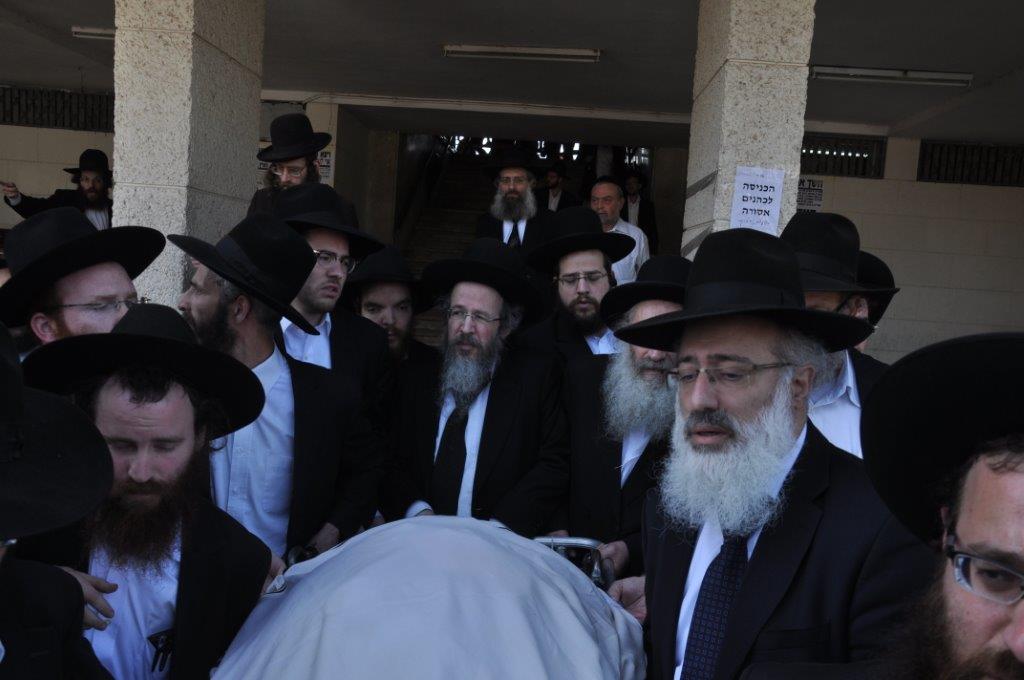 תיעוד מקיף: אלפים בהלווית ראש הישיבה הגרח"ש ליבוביץ זצ"ל