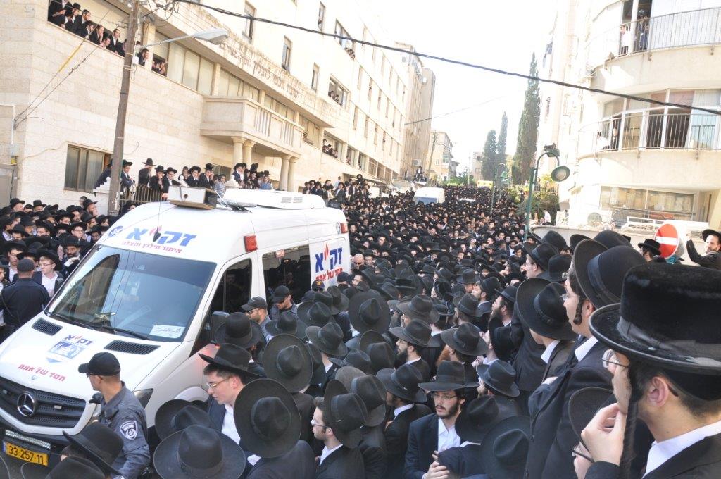 תיעוד מקיף: אלפים בהלווית ראש הישיבה הגרח"ש ליבוביץ זצ"ל