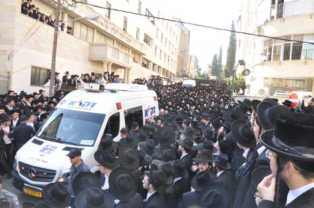 תיעוד מקיף: אלפים בהלווית ראש הישיבה הגרח"ש ליבוביץ זצ"ל