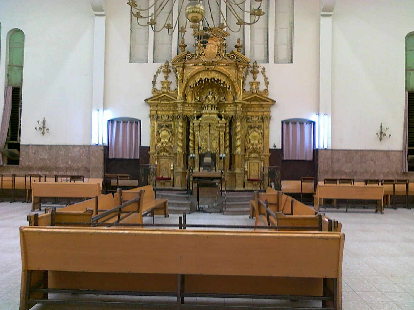 הגרב"ד פוברסקי בתהילים לצד מיטת הגרח"ש ליבוביץ זצ"ל